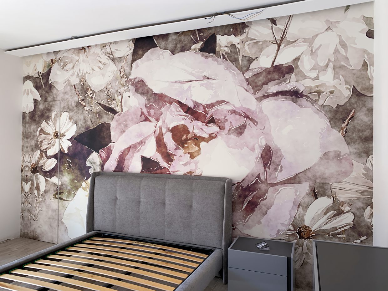 Carta da parati in tnt con superficie goffrata in PVC su camera da letto