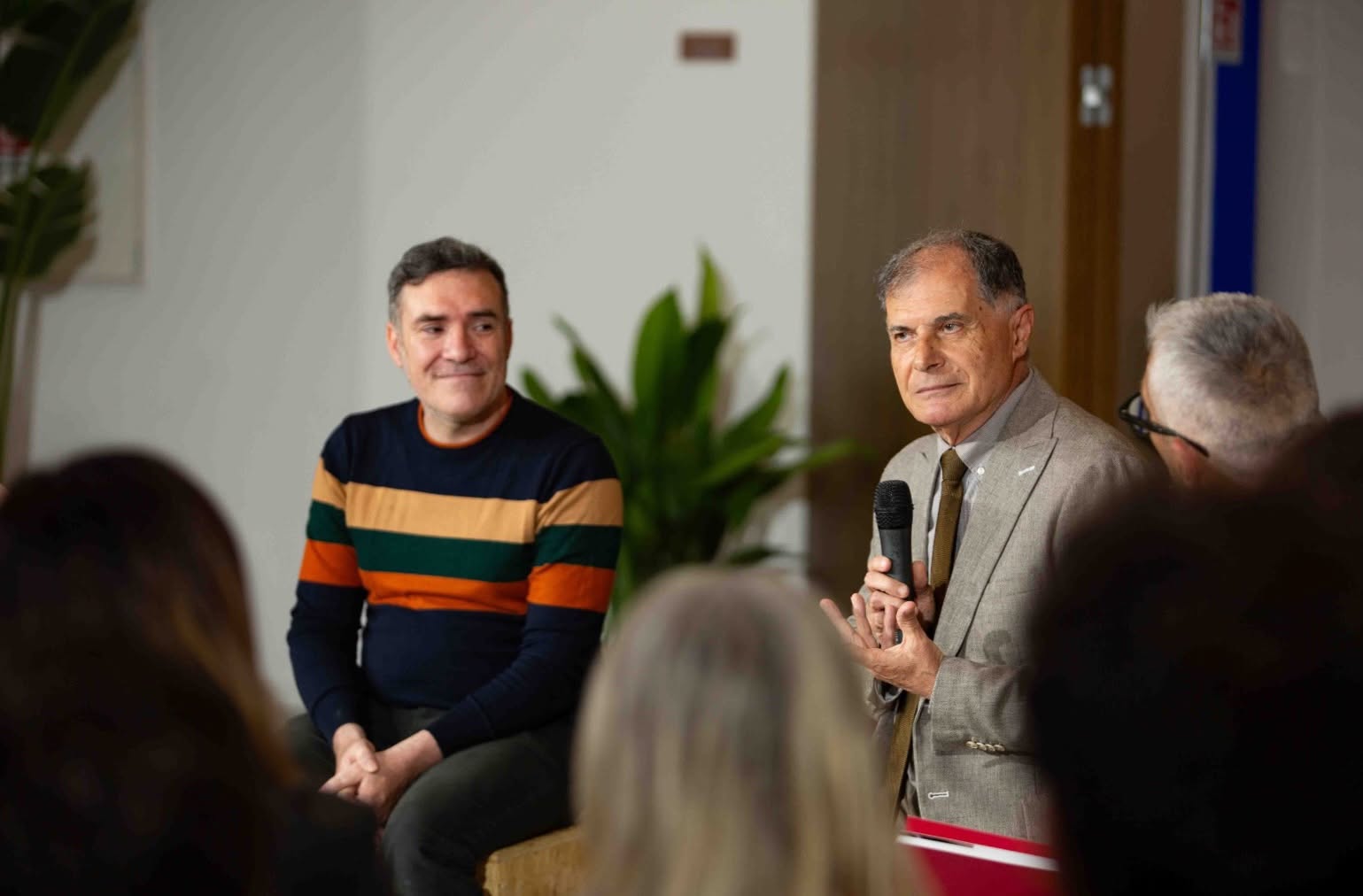 Andrea Tandurella e Paolo Giansiracusa durante la presentazione del nuovo stemma del Comune di Gela